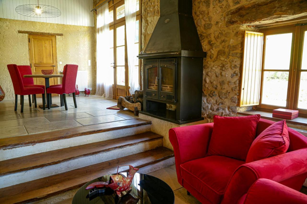 Domaine Du Bourg Salon Bed & Breakfast Exterior photo