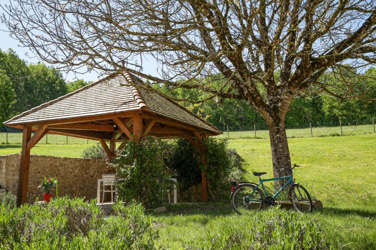 Domaine Du Bourg Salon Bed & Breakfast Exterior photo