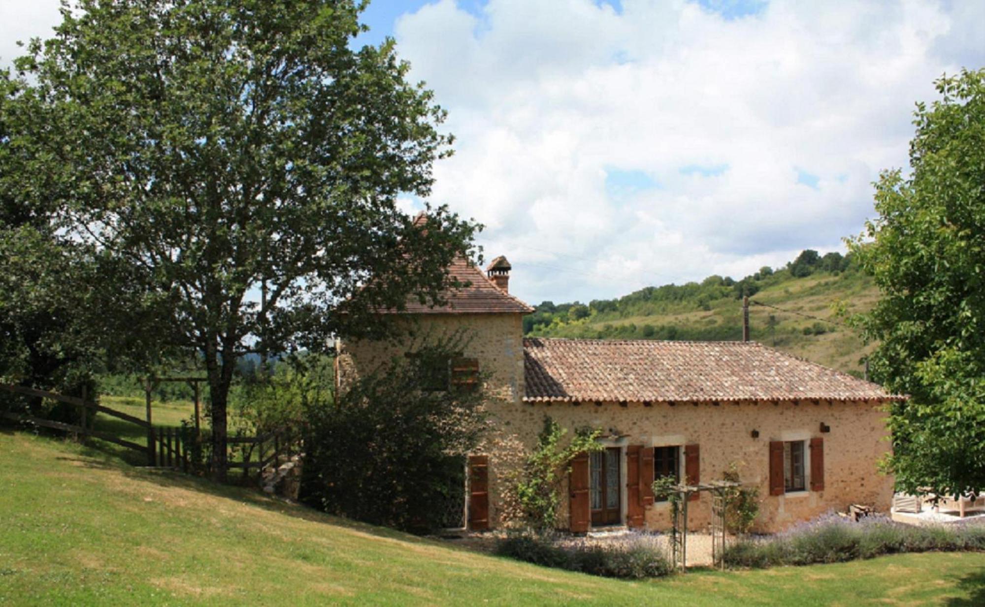 Domaine Du Bourg Salon Bed & Breakfast Exterior photo