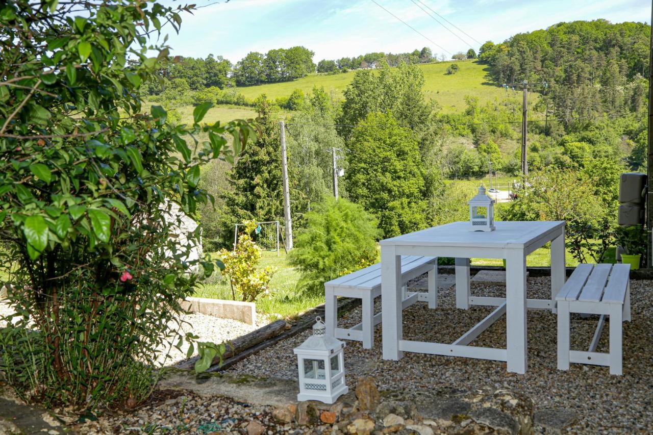 Domaine Du Bourg Salon Bed & Breakfast Exterior photo