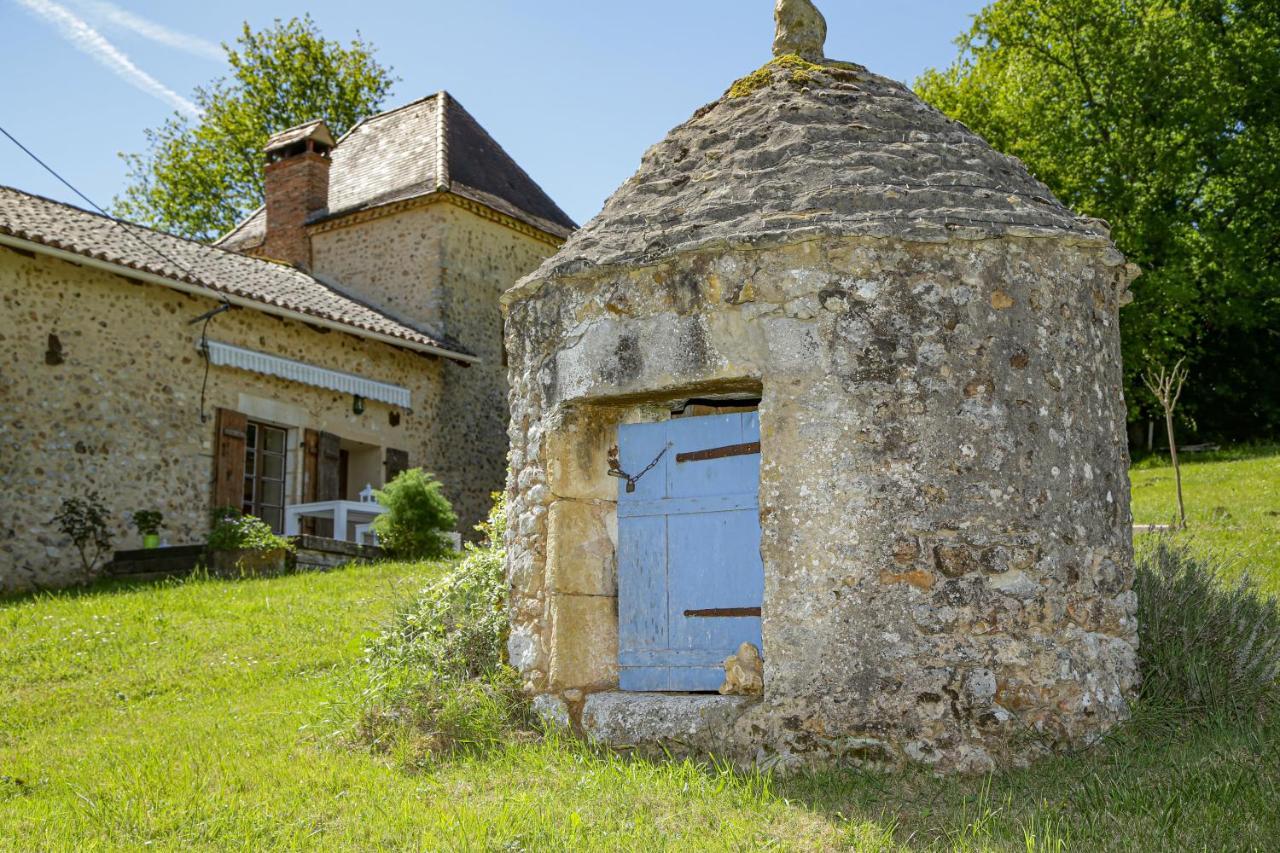 Domaine Du Bourg Salon Bed & Breakfast Exterior photo
