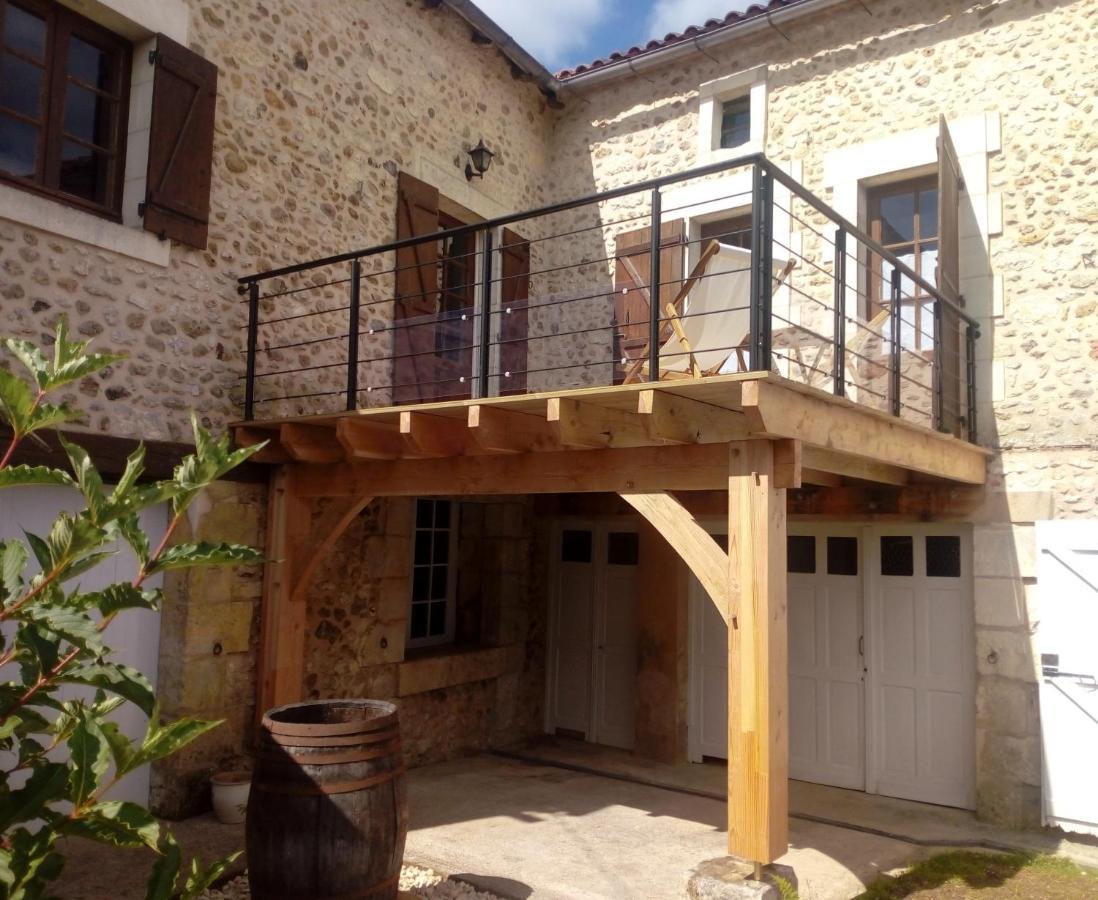 Domaine Du Bourg Salon Bed & Breakfast Exterior photo